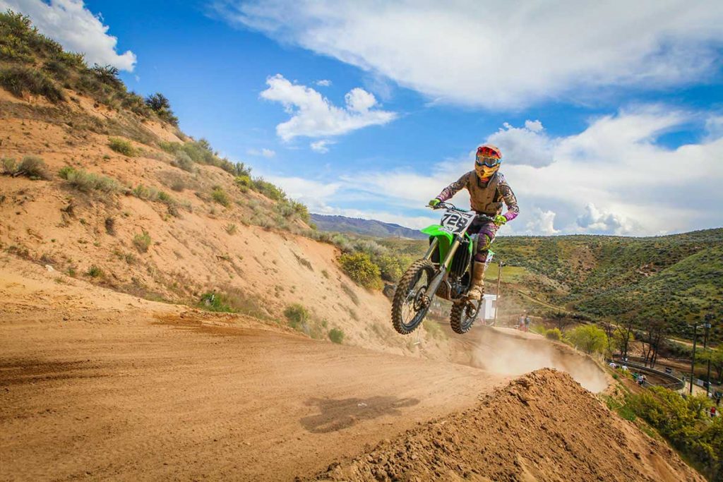 Motocrossing